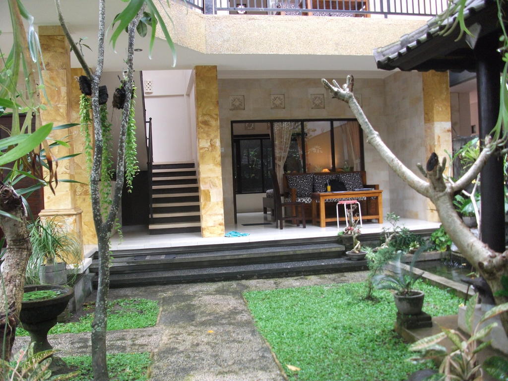 Gerhana Sari 2 Bungalows Ubud Esterno foto