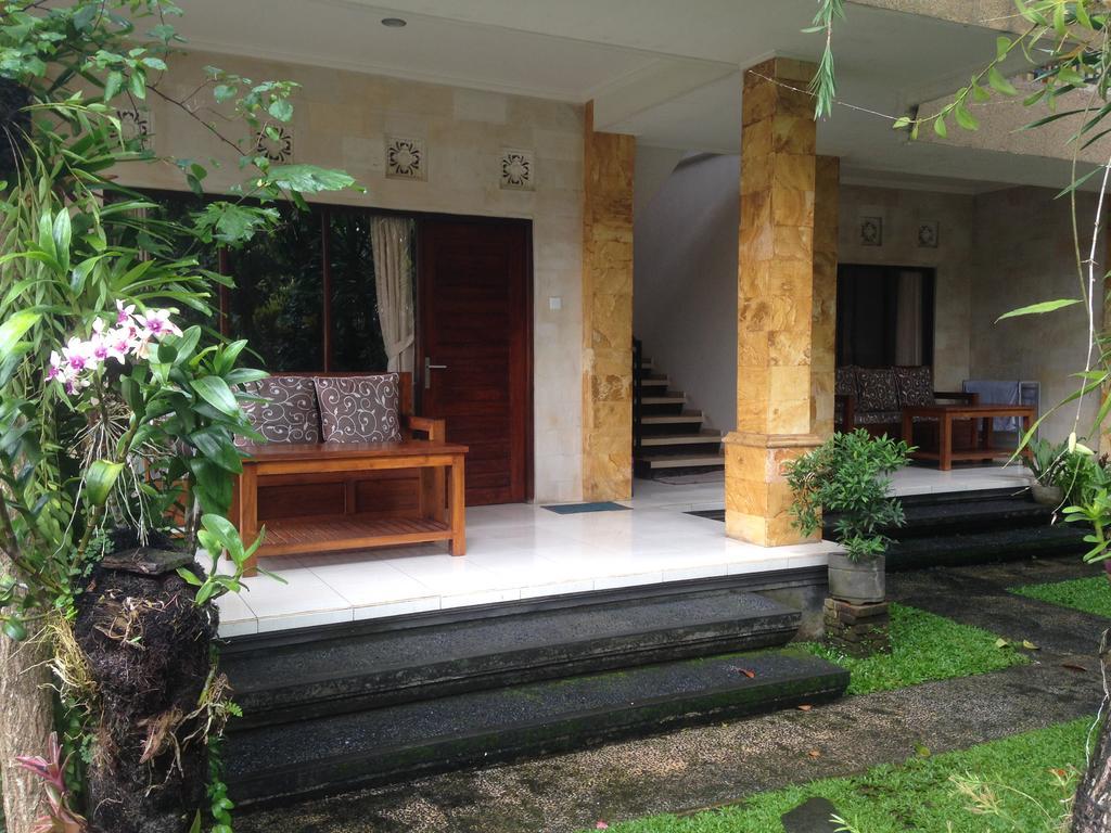 Gerhana Sari 2 Bungalows Ubud Esterno foto